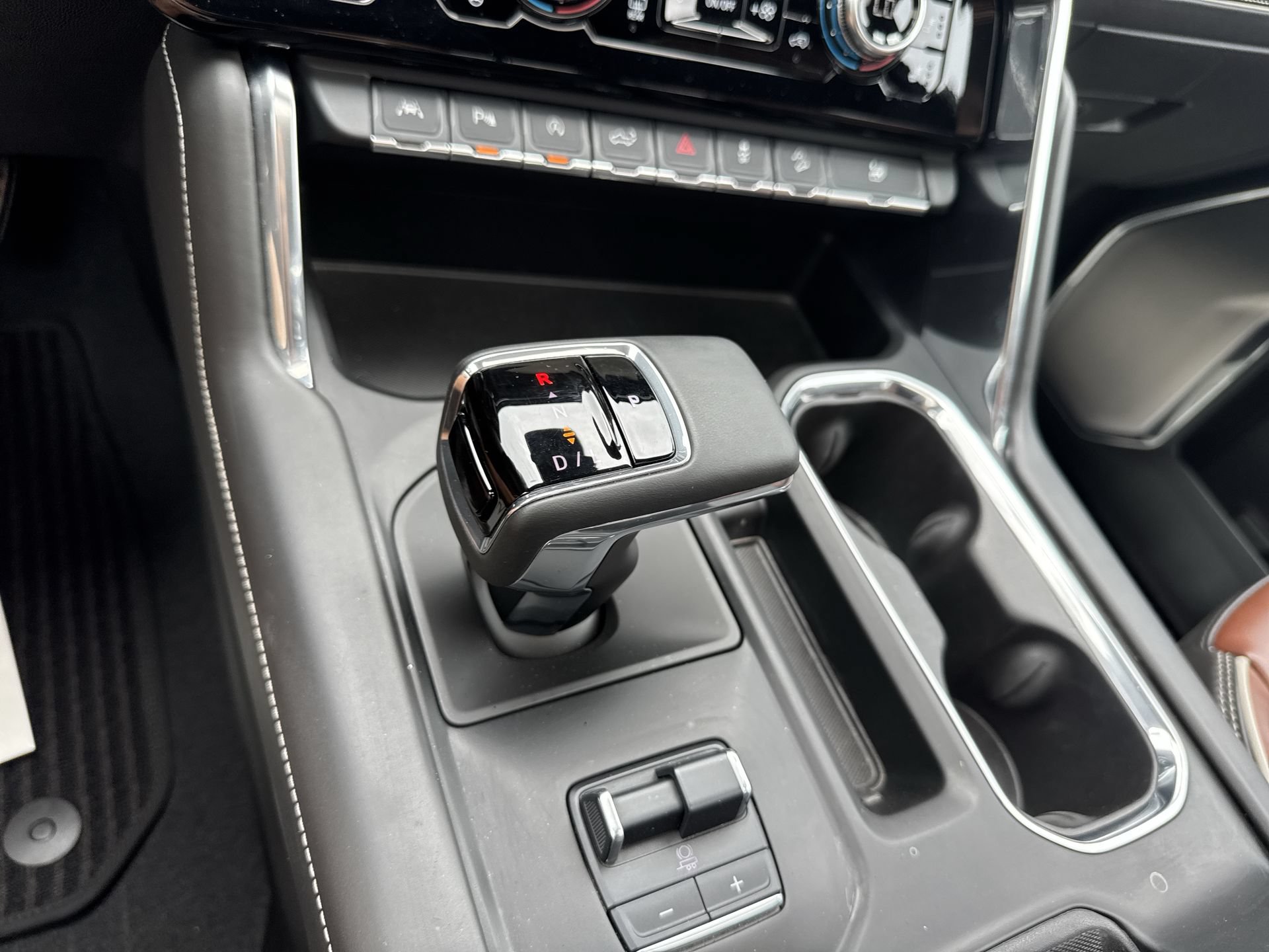 Used 2024 GMC Sierra 1500 Denali Ultimate AWD/4WD image 16