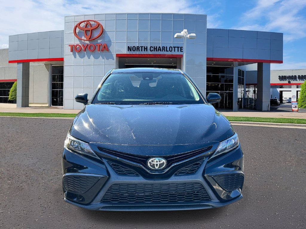 Used 2021 Toyota Camry SE FWD image 3