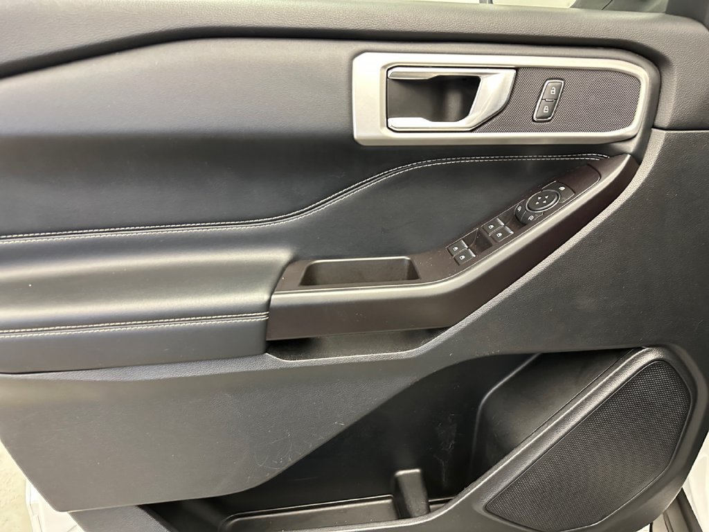 Used 2020 Ford Explorer XLT w/ Equipment Group 202A AWD/4WD image 15