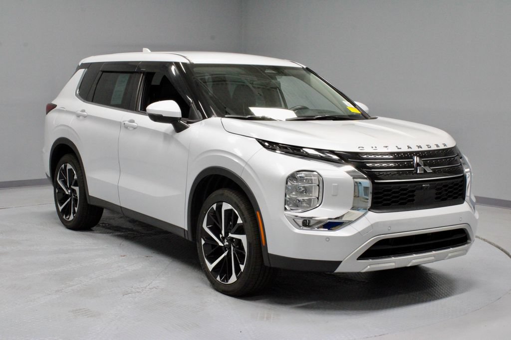 Used 2023 Mitsubishi Outlander SE
