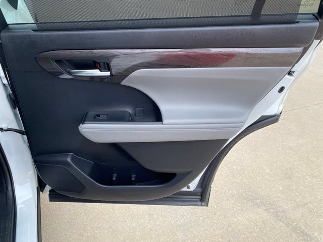 Certified 2022 Toyota Highlander Limited AWD/4WD image 28