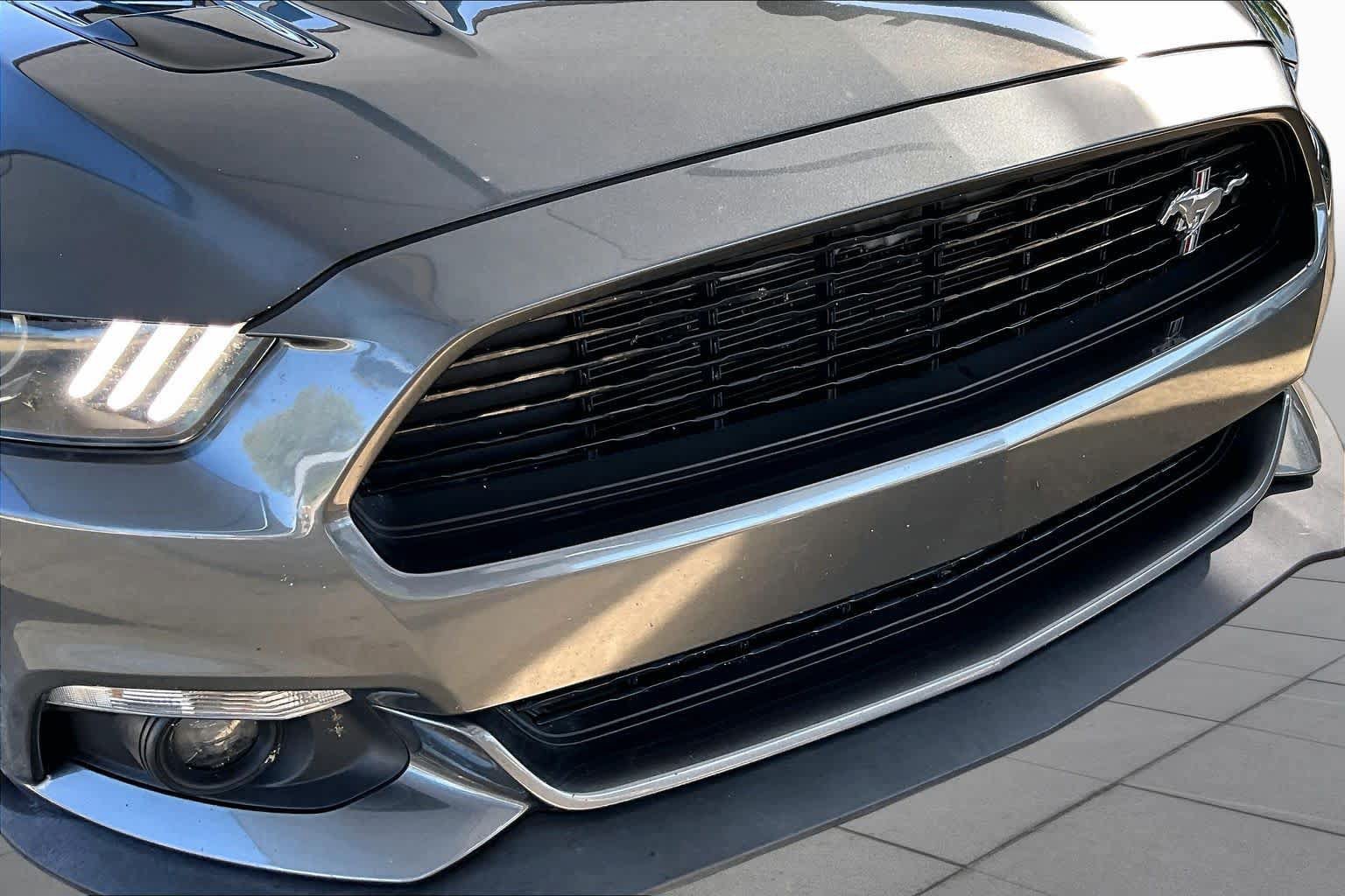 Used 2017 Ford Mustang GT Premium RWD image 30