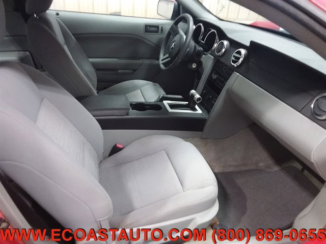 Used 2005 Ford Mustang Deluxe Coupe image 12