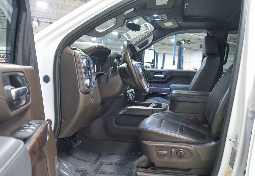 Used 2023 GMC Sierra 3500 Denali w/ Denali Ultimate Package AWD/4WD image 2