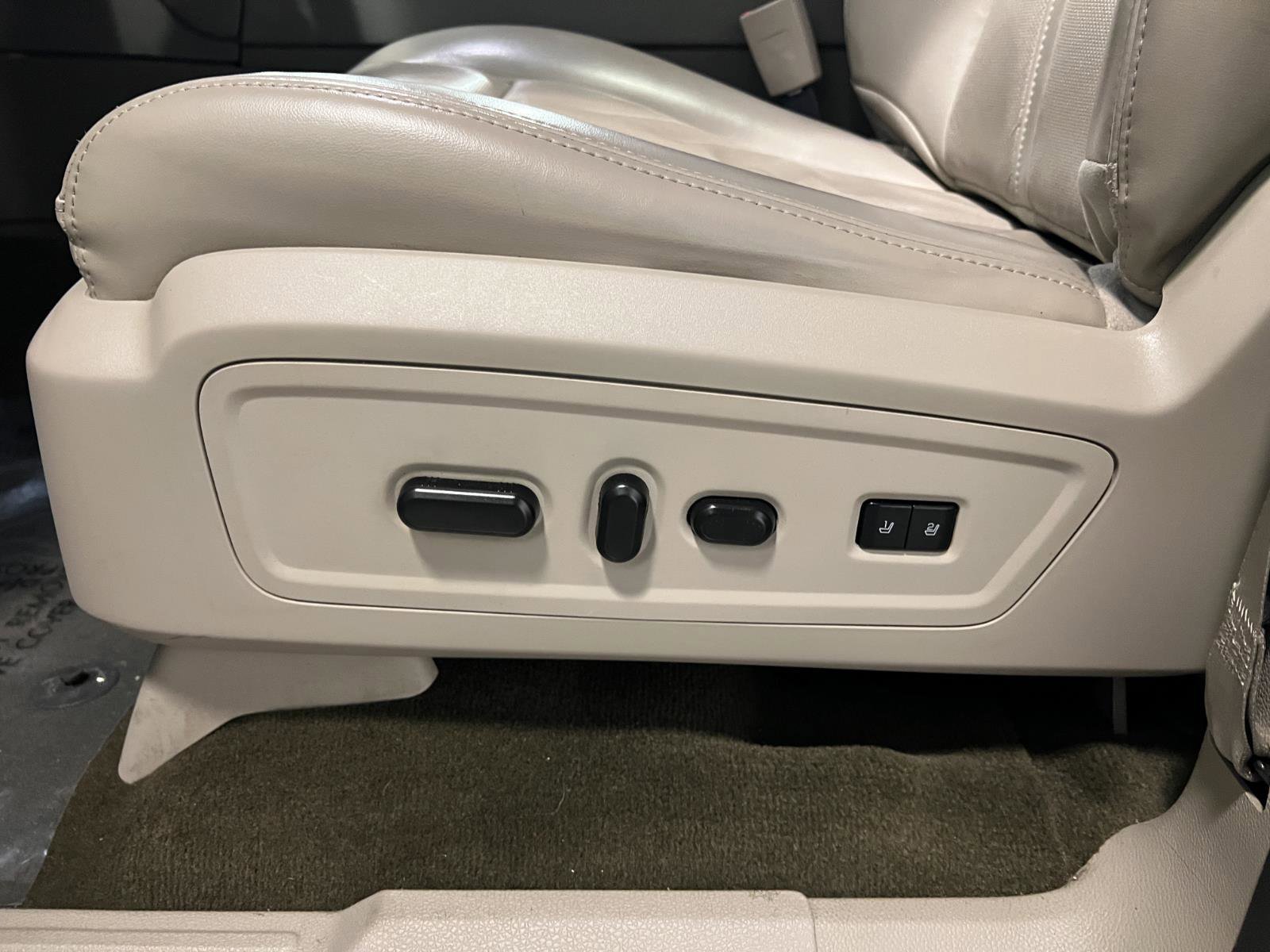 Used 2017 Lincoln Navigator Select image 20