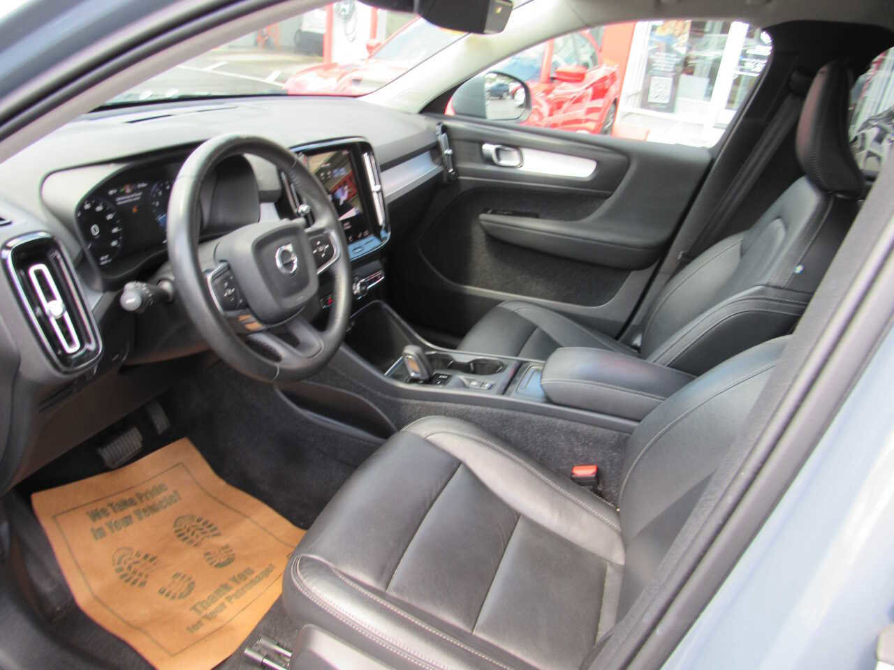 Used 2021 Volvo XC40 T5 Momentum image 15