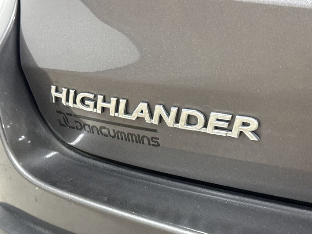 Used 2015 Toyota Highlander LE image 26