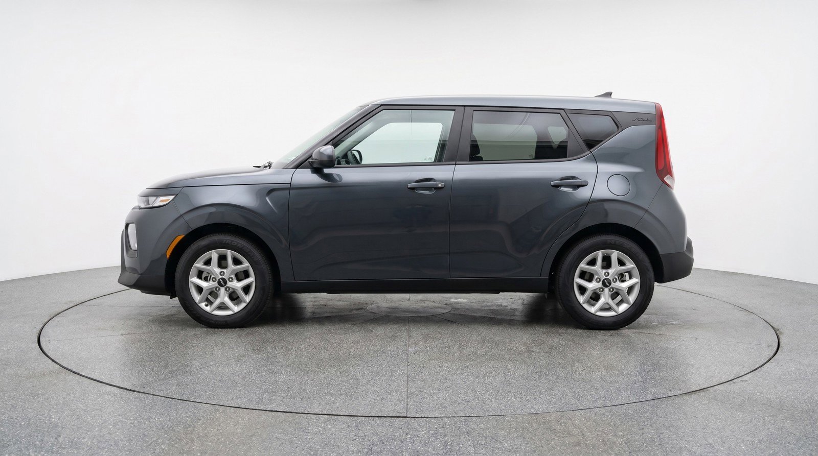 Used 2025 Kia Soul LX w/ LX Technology Package FWD image 5
