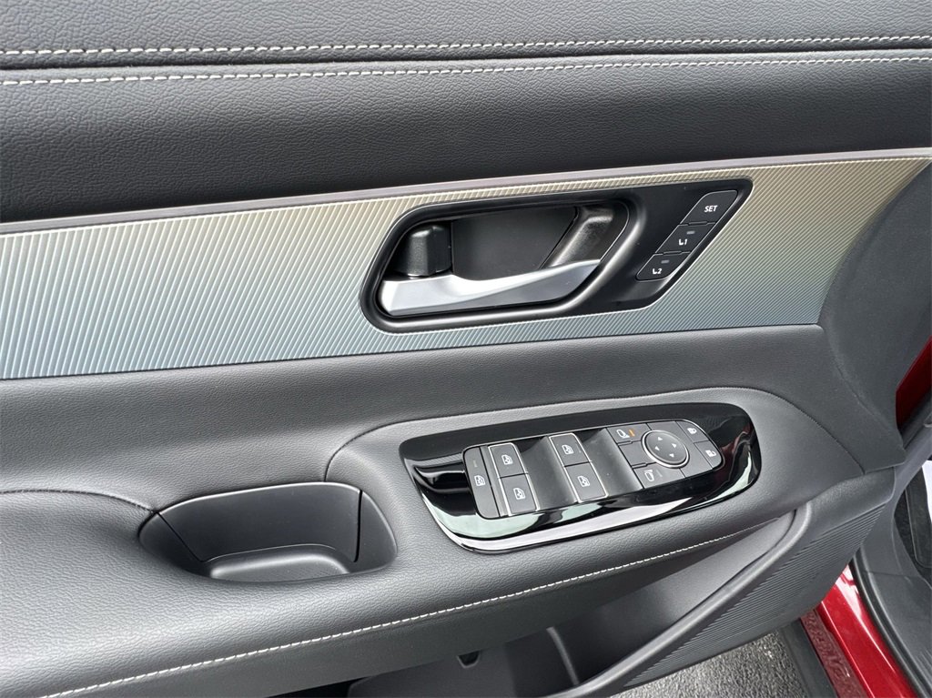 New 2025 Nissan Murano SL image 13