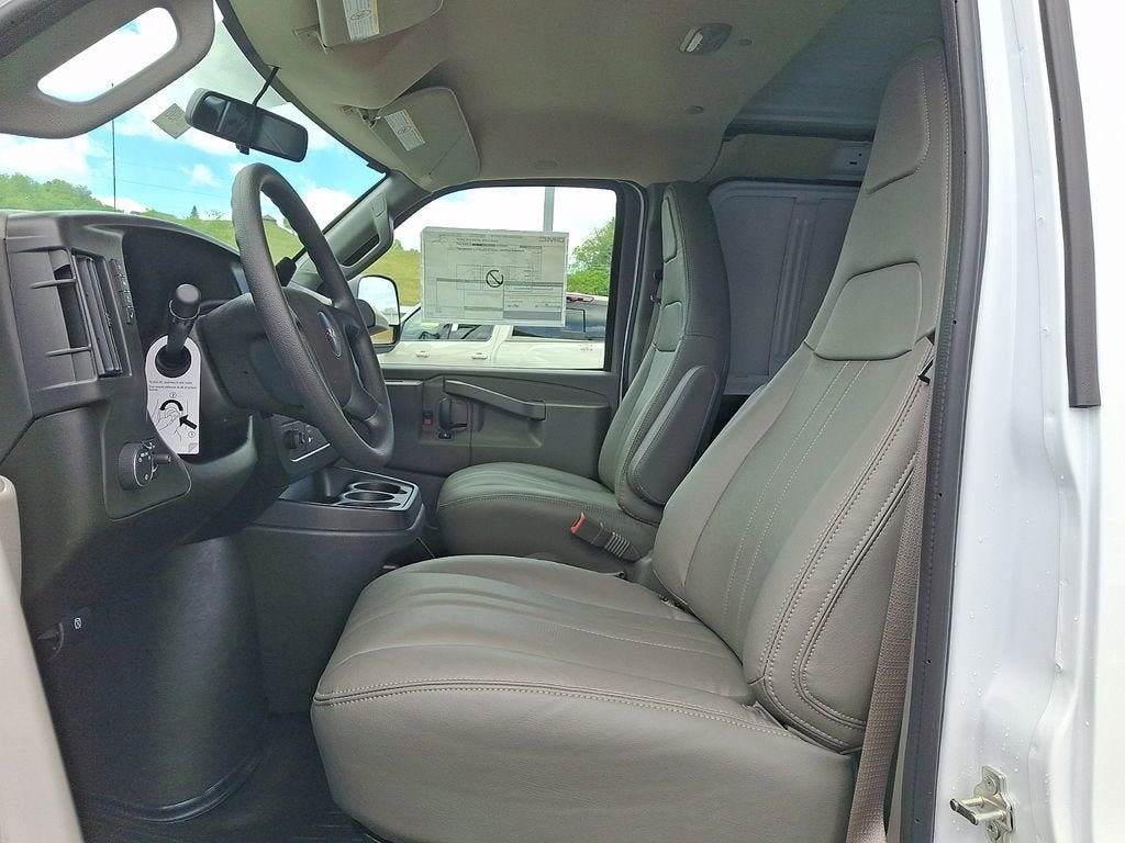 New 2026 GMC Savana 3500 w/ Driver Convenience Package RWD image 6