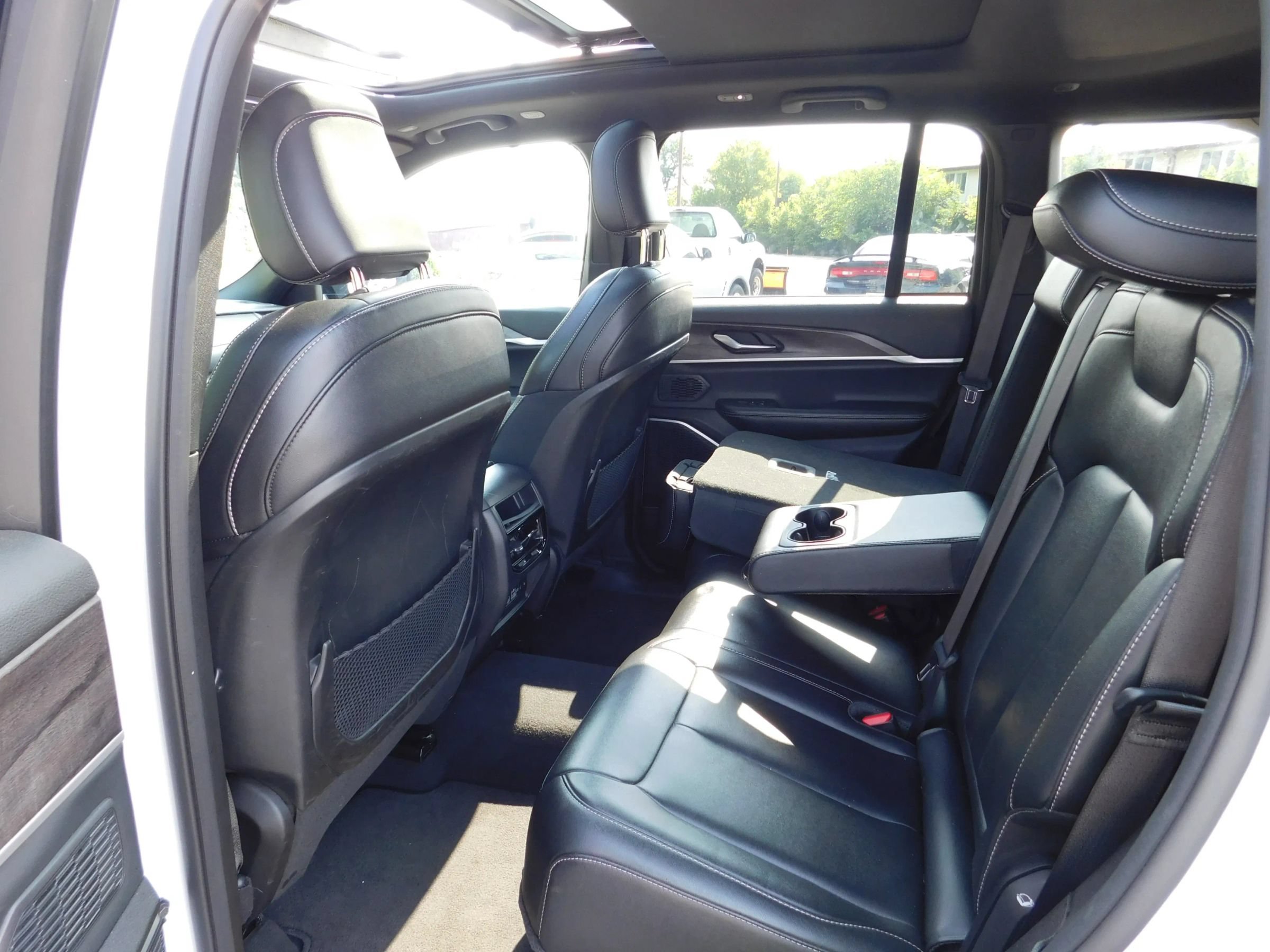 Used 2024 Jeep Grand Cherokee Limited 4xe AWD/4WD image 13
