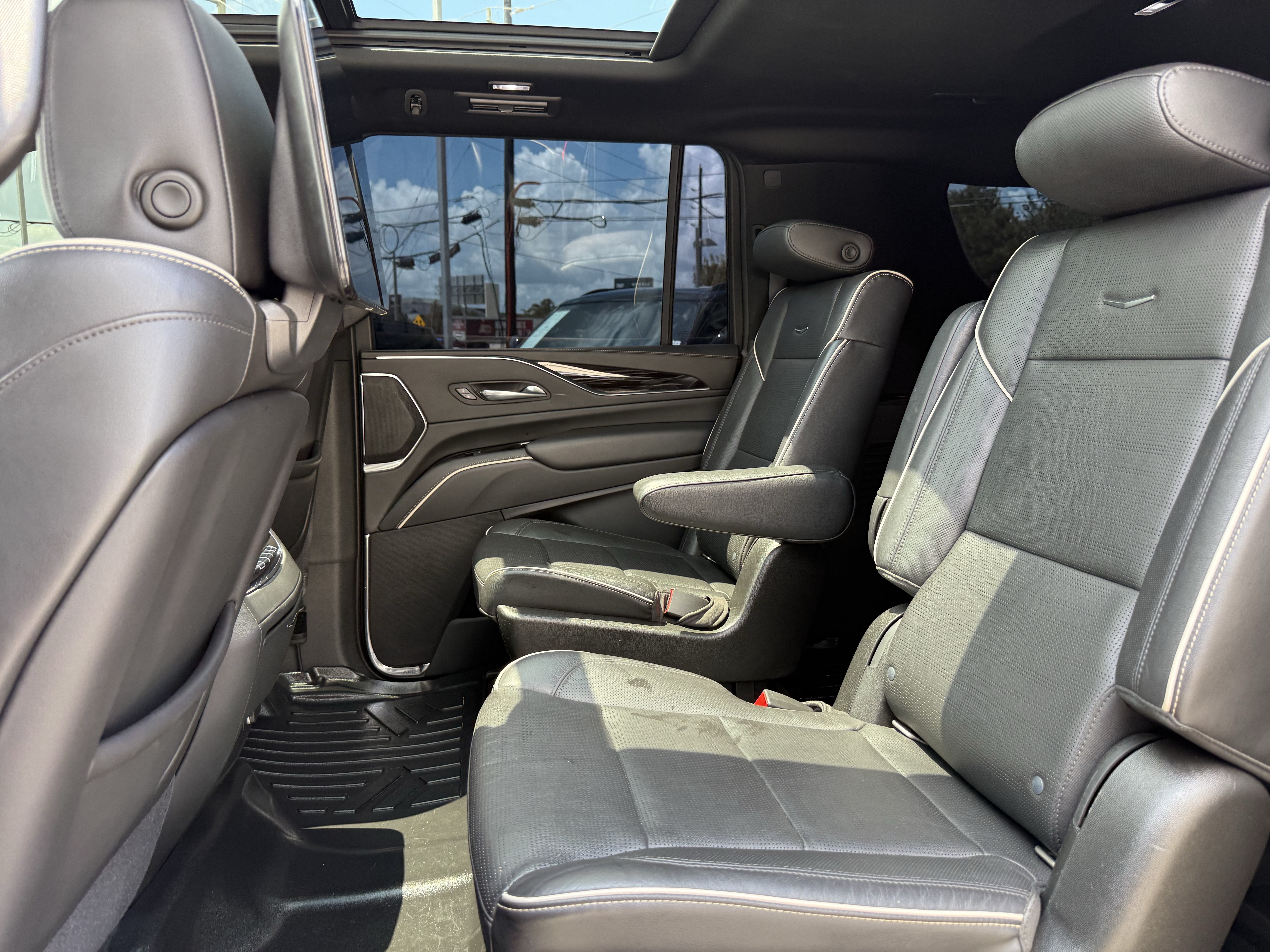 Used 2021 Cadillac Escalade ESV Sport RWD image 15