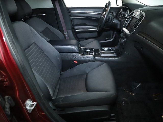 Used 2022 Chrysler 300 Touring w/ Sport Appearance Package image 32