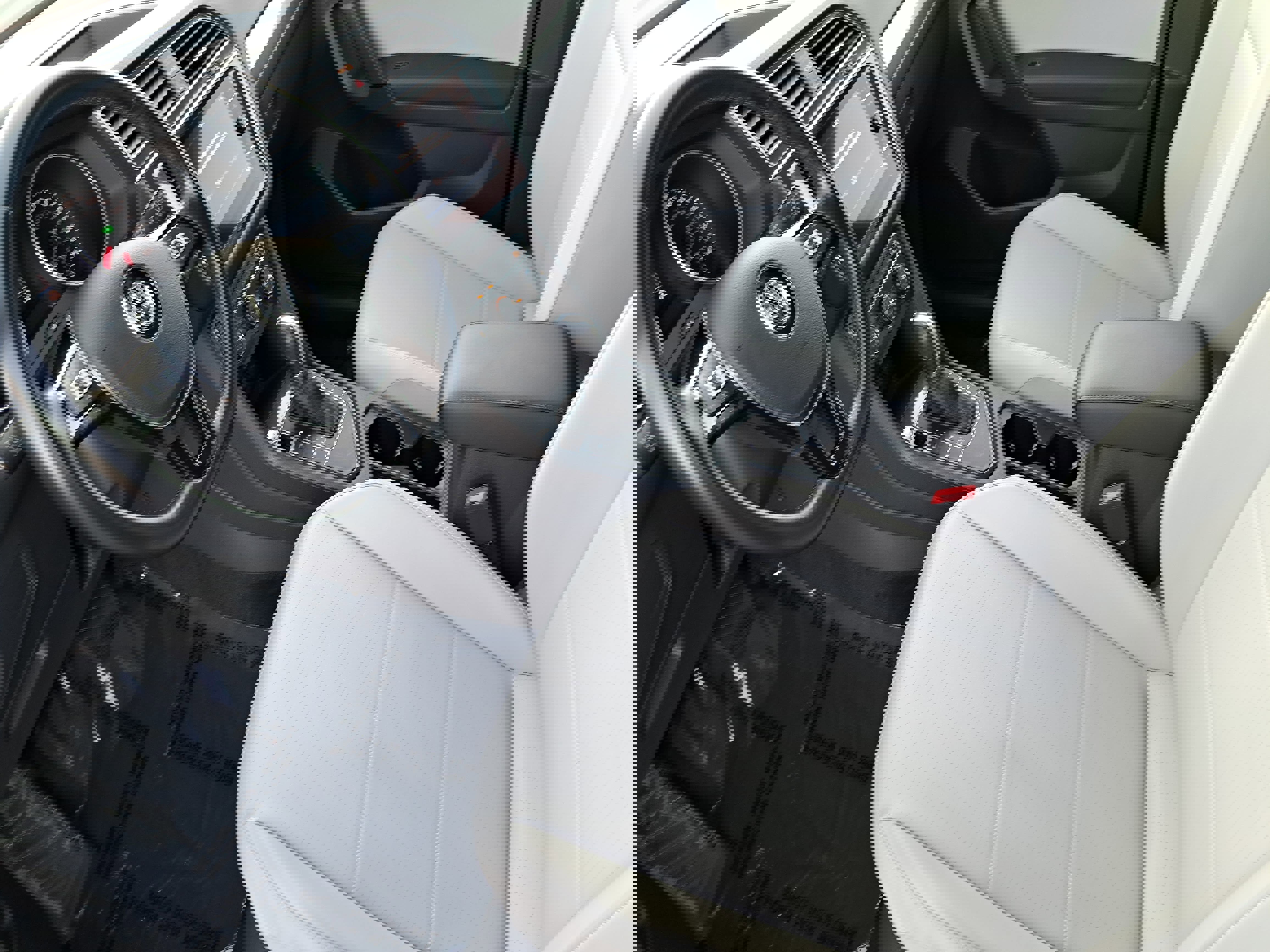 Certified 2019 Volkswagen Tiguan SE w/ Panoramic Sunroof Package image 16