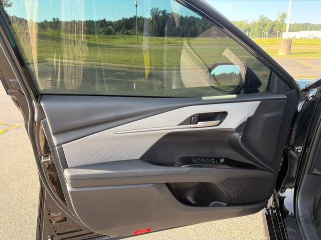 Used 2025 Toyota Camry SE w/ Convenience Package FWD image 15