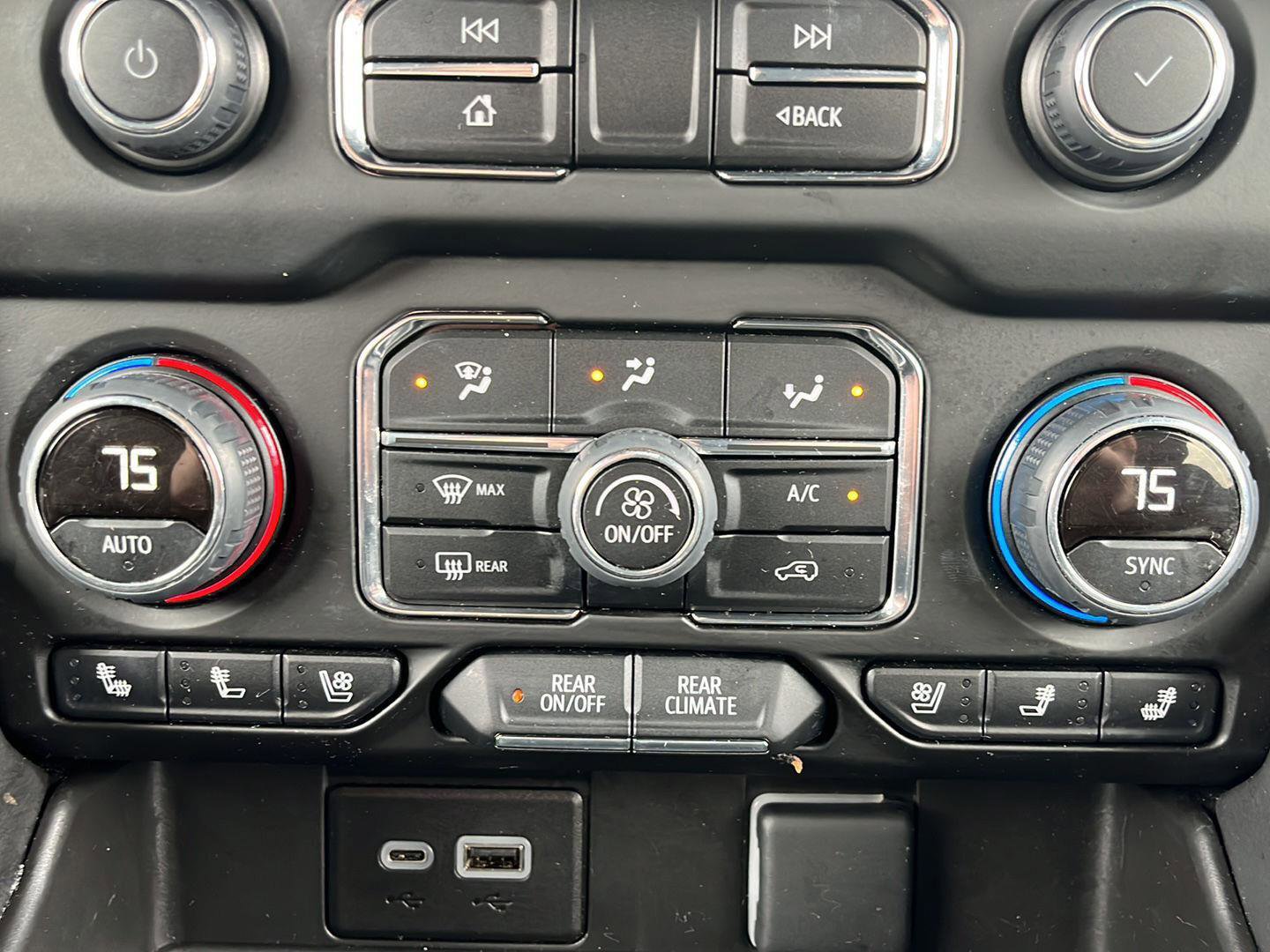 Used 2024 Chevrolet Tahoe High Country image 28