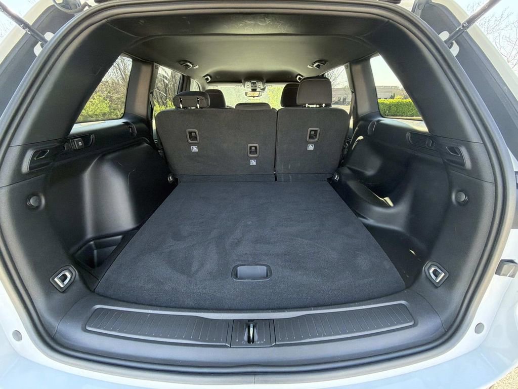 Used 2024 Jeep Grand Cherokee Laredo image 14