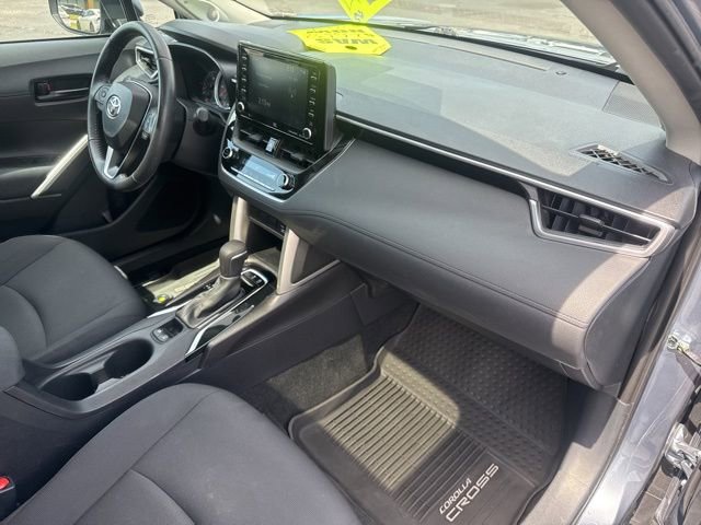 Used 2022 Toyota Corolla Cross LE w/ Moonroof Package image 15