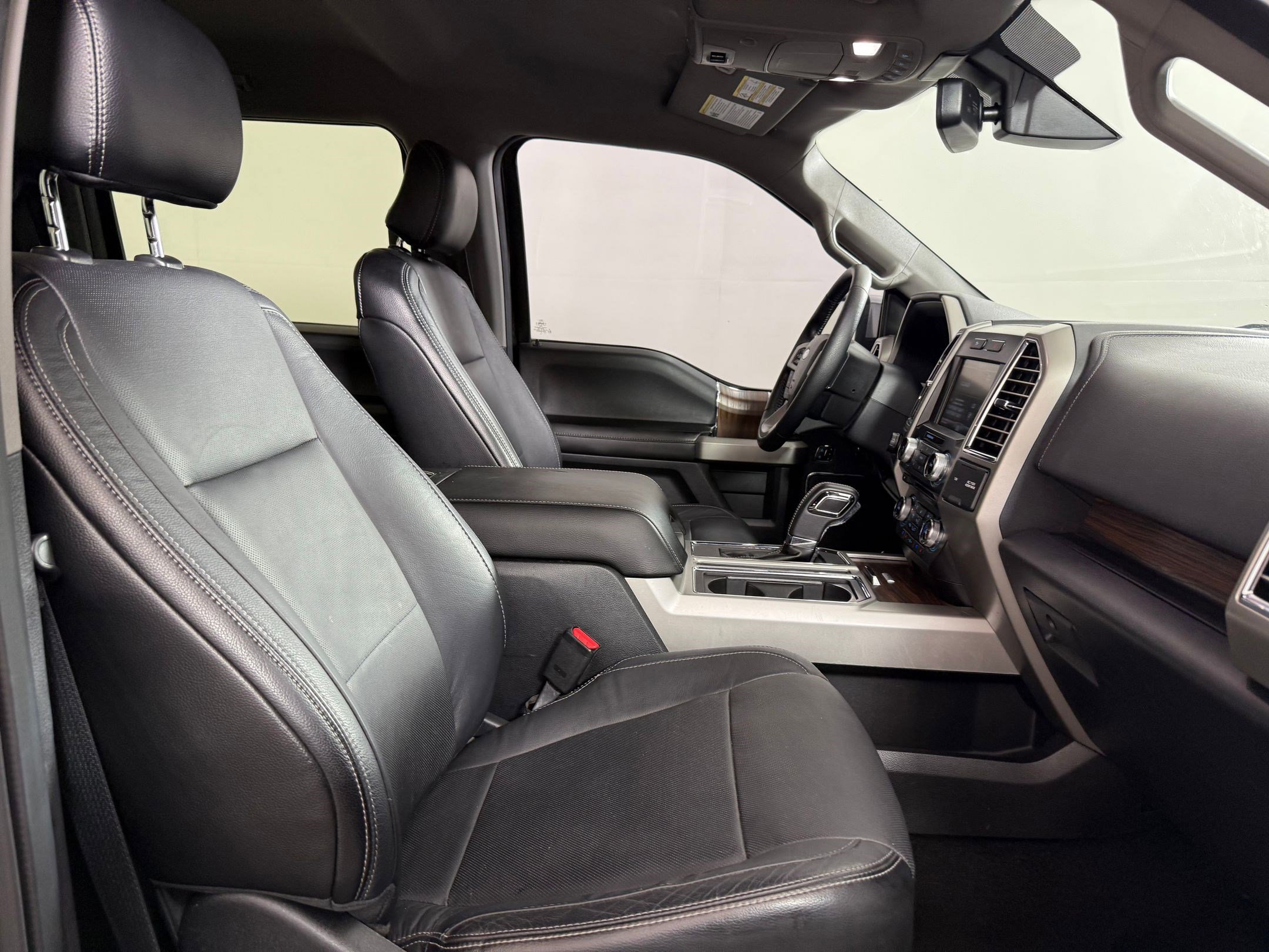 Used 2015 Ford F150 Lariat w/ Equipment Group 502A Luxury image 26