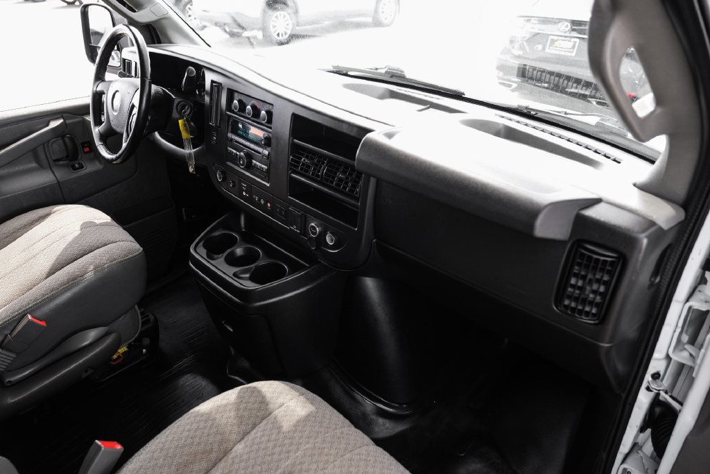 Used 2021 Chevrolet Express 3500 LS w/ Chrome Appearance Package RWD image 9