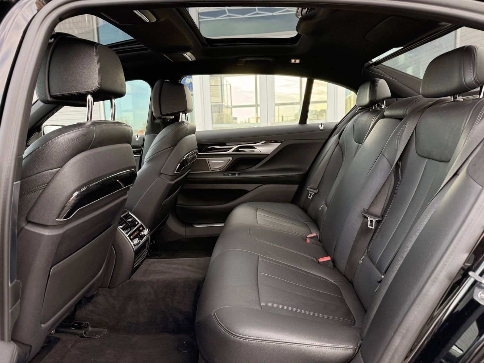 Used 2019 BMW 740i w/ M Sport Package image 20