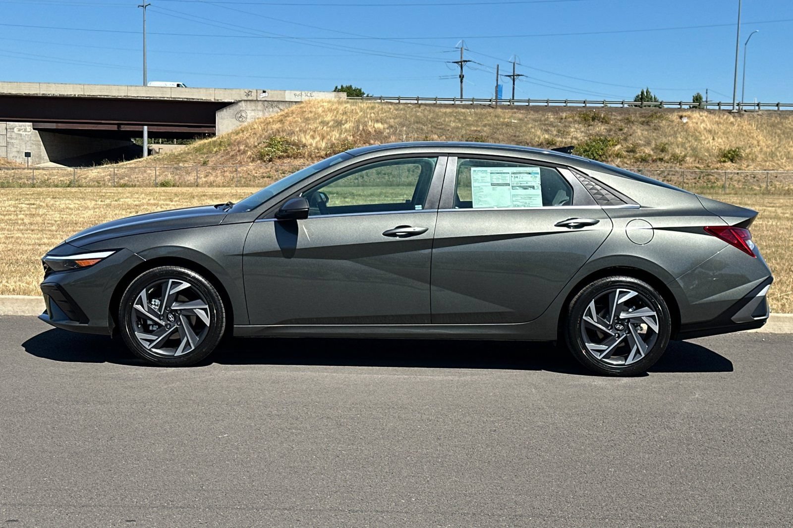 New 2026 Hyundai Elantra Limited FWD image 6