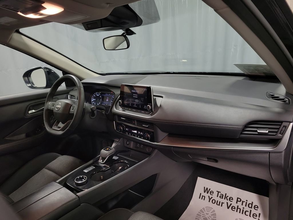 Used 2025 Nissan Rogue SV image 27