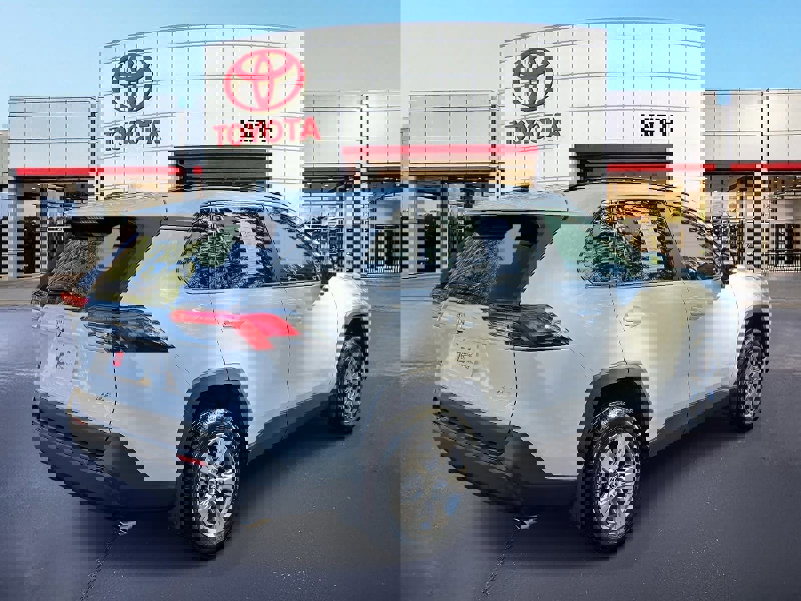 Used 2025 Toyota RAV4 XLE w/ Convenience Package image 5