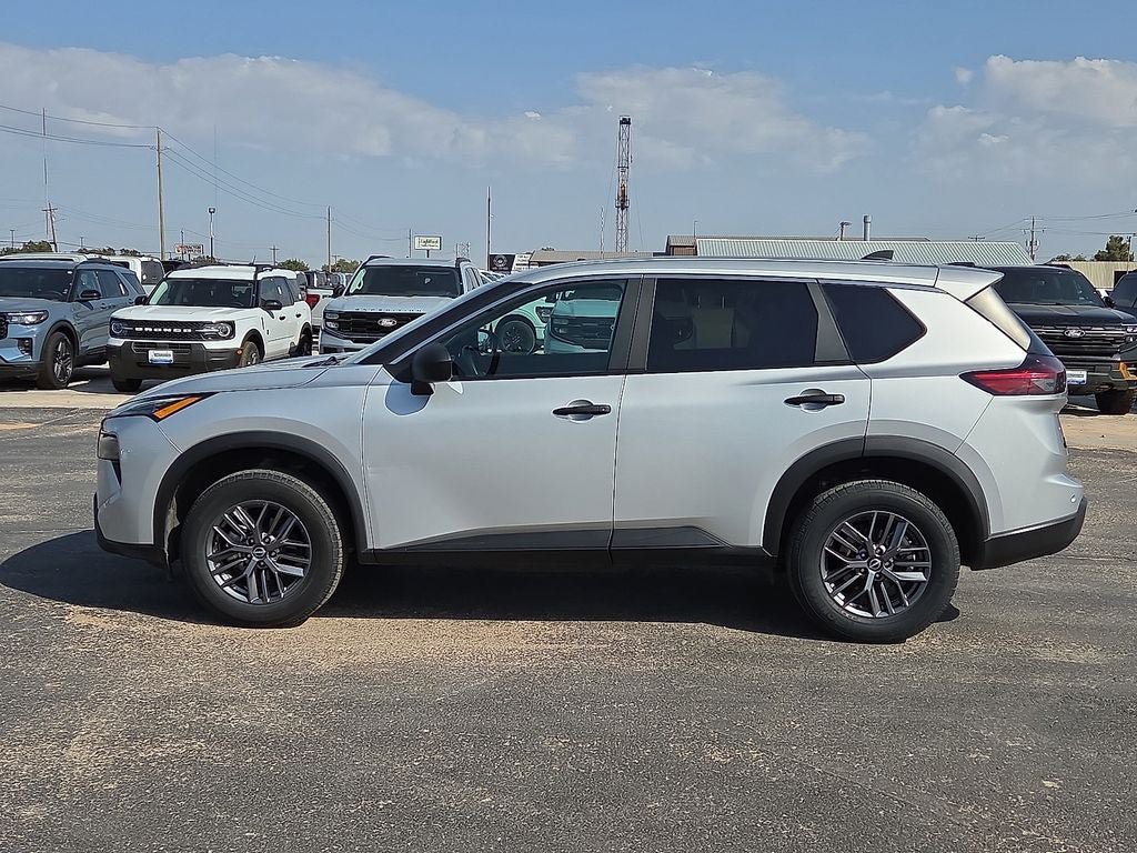 Used 2024 Nissan Rogue S AWD/4WD image 2