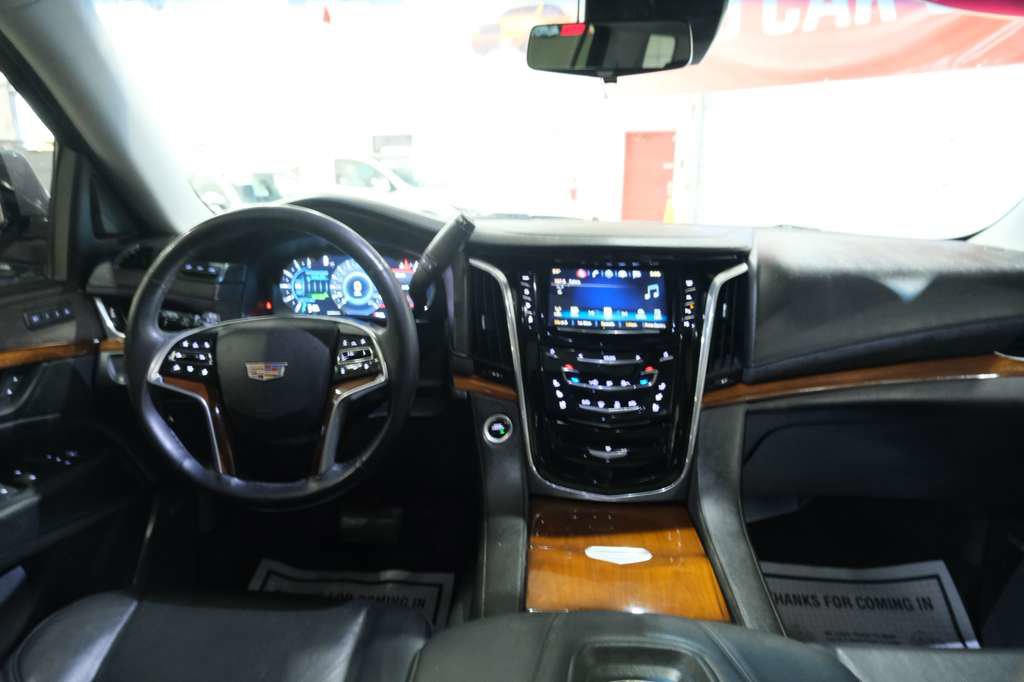 Used 2018 Cadillac Escalade Premium Luxury AWD/4WD image 30