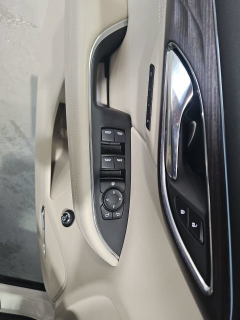 Used 2023 Buick Envision Avenir AWD/4WD image 11