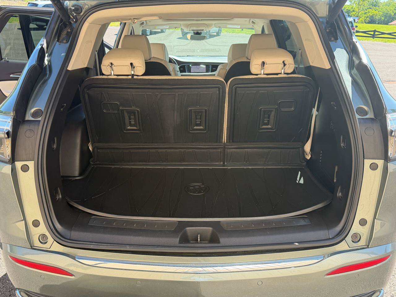 Used 2022 Buick Enclave Avenir w/ Avenir Technology Package FWD image 13