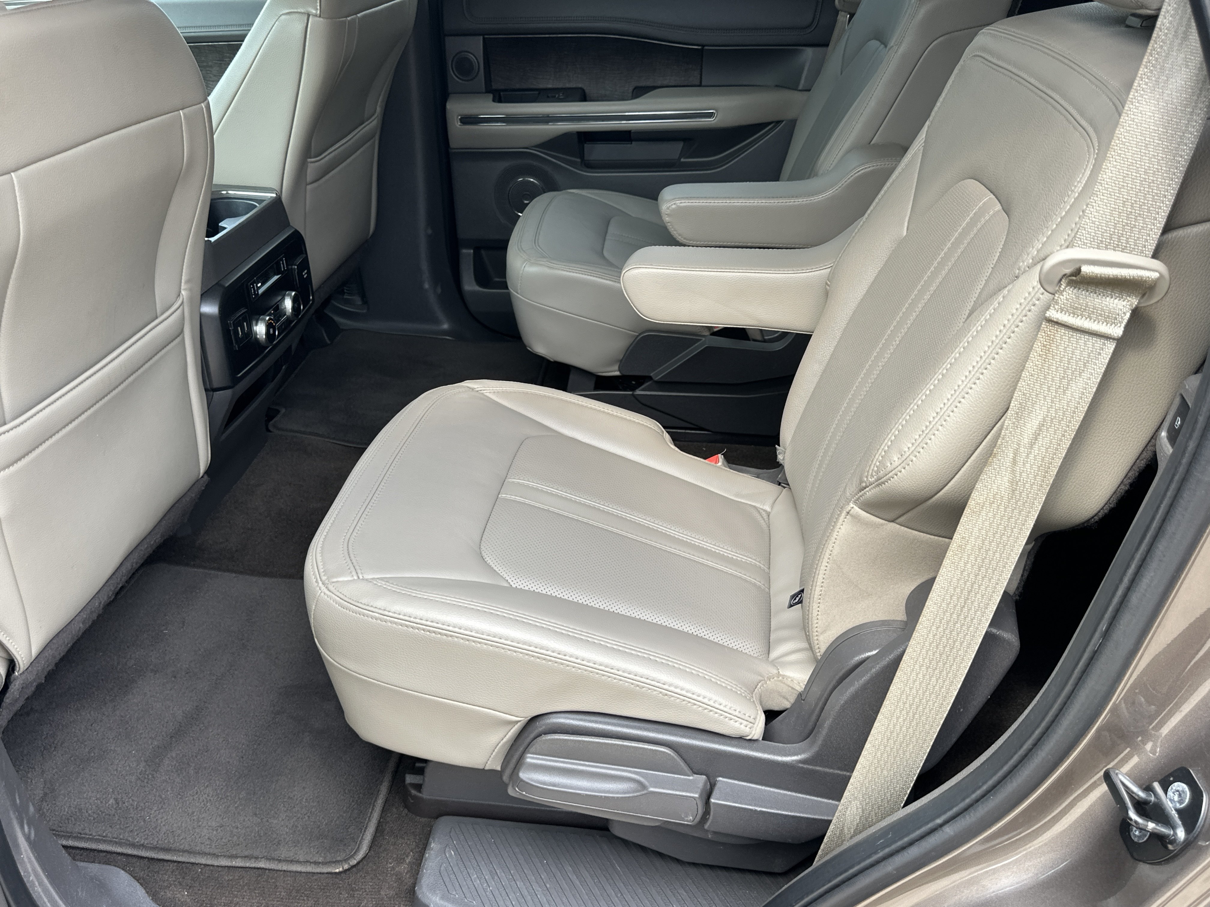 Used 2019 Ford Expedition Limited w/ Equipment Group 301A RWD image 23