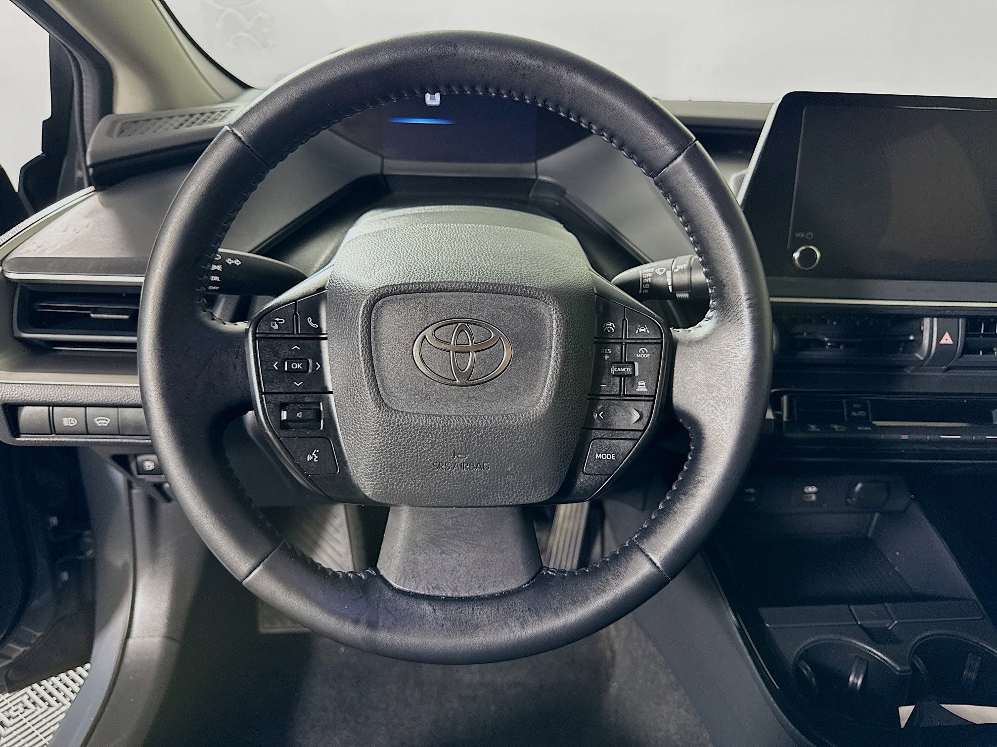 Used 2025 Toyota Prius LE image 12