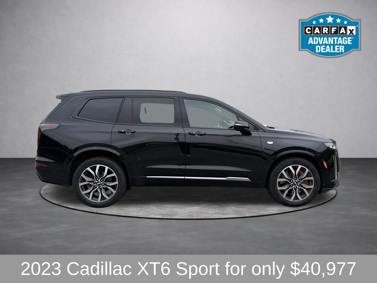 Used 2023 Cadillac XT6 Sport w/ Technology Package AWD/4WD image 2
