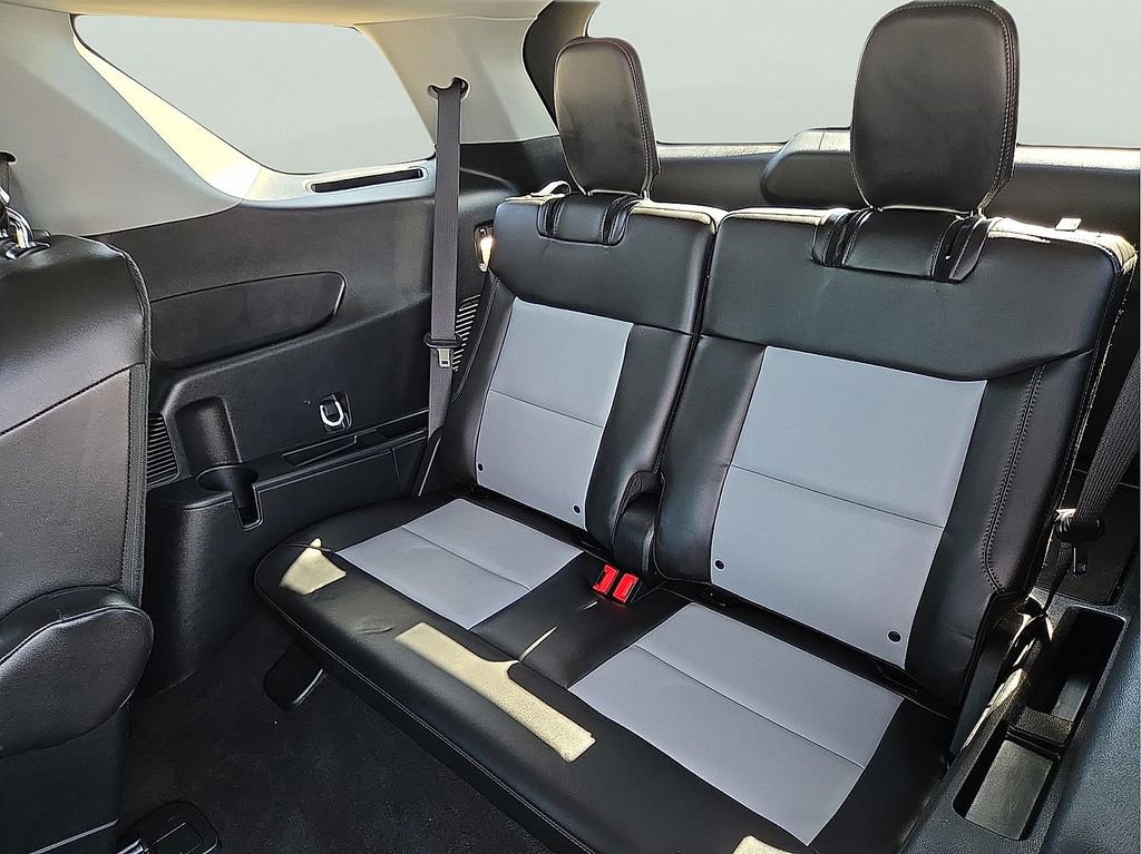 Used 2024 Ford Explorer XLT w/ Equipment Group 202A image 14