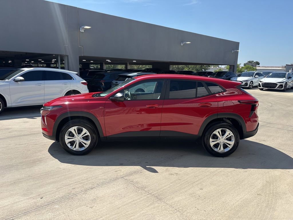 Used 2026 Chevrolet Trax LS FWD image 9