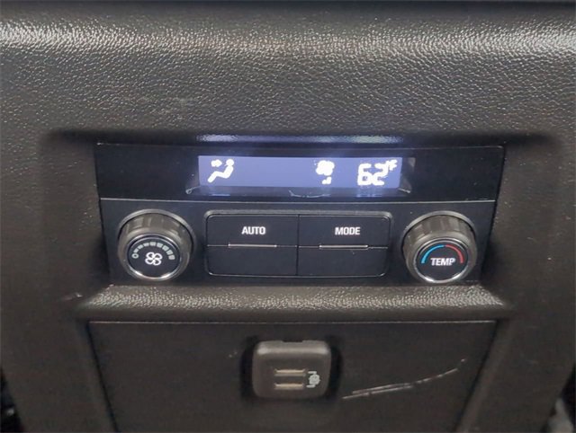 Used 2021 Chevrolet Traverse LT image 20