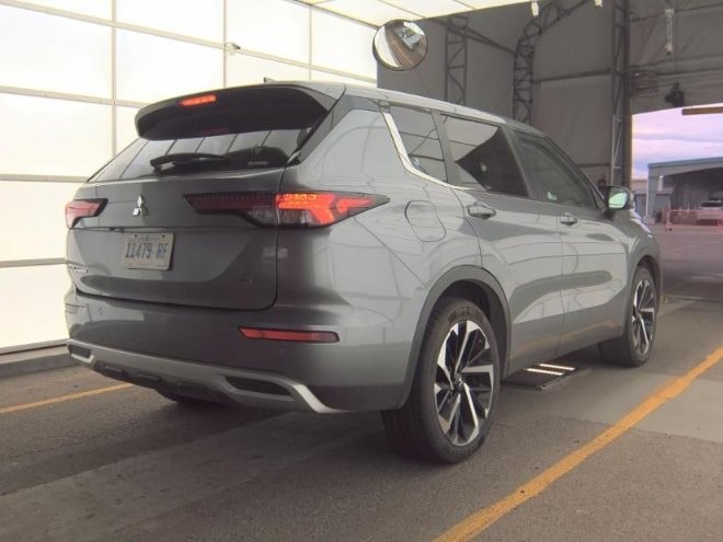 Used 2024 Mitsubishi Outlander SE Black Edition image 5