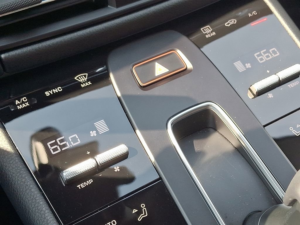 Certified 2025 Porsche Macan image 17