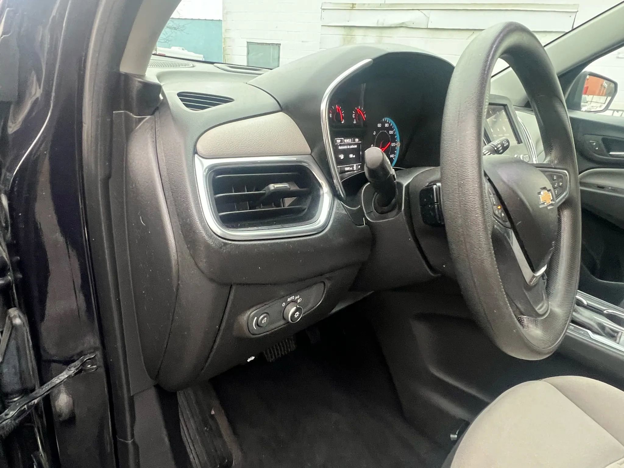 Used 2020 Chevrolet Equinox LS image 25