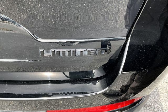 Used 2023 Jeep Grand Cherokee Limited w/ Black Appearance Package image 32