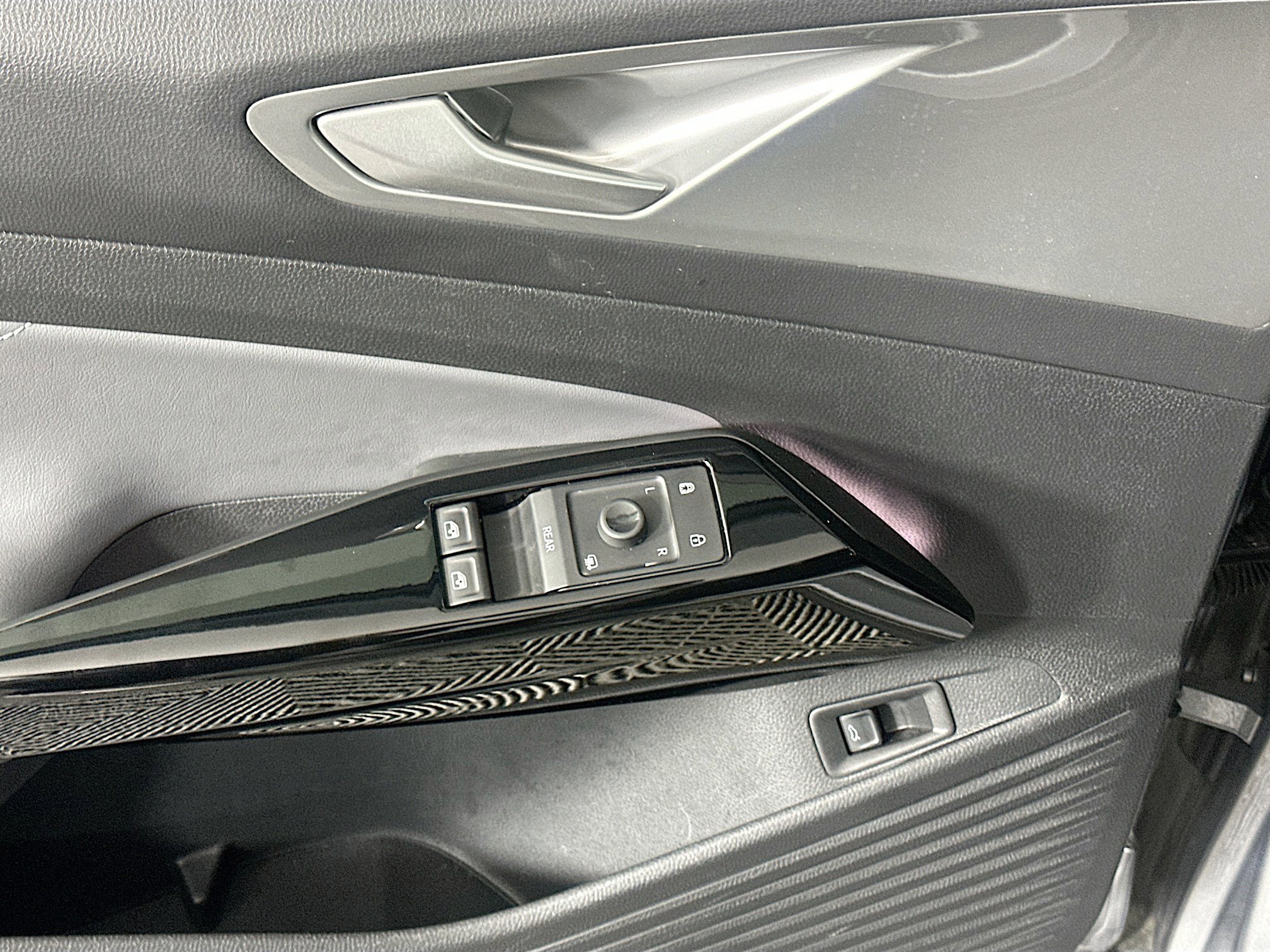 Used 2023 Volkswagen ID.4 S RWD image 15