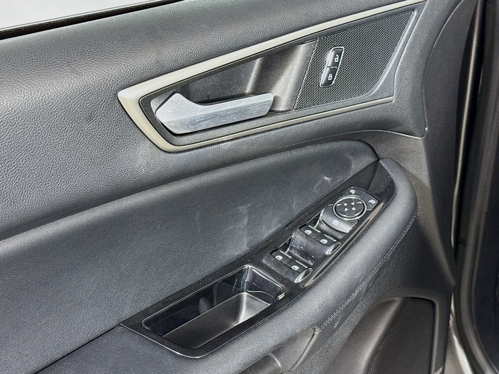 Used 2017 Ford Edge SEL w/ Equipment Group 201A FWD image 18