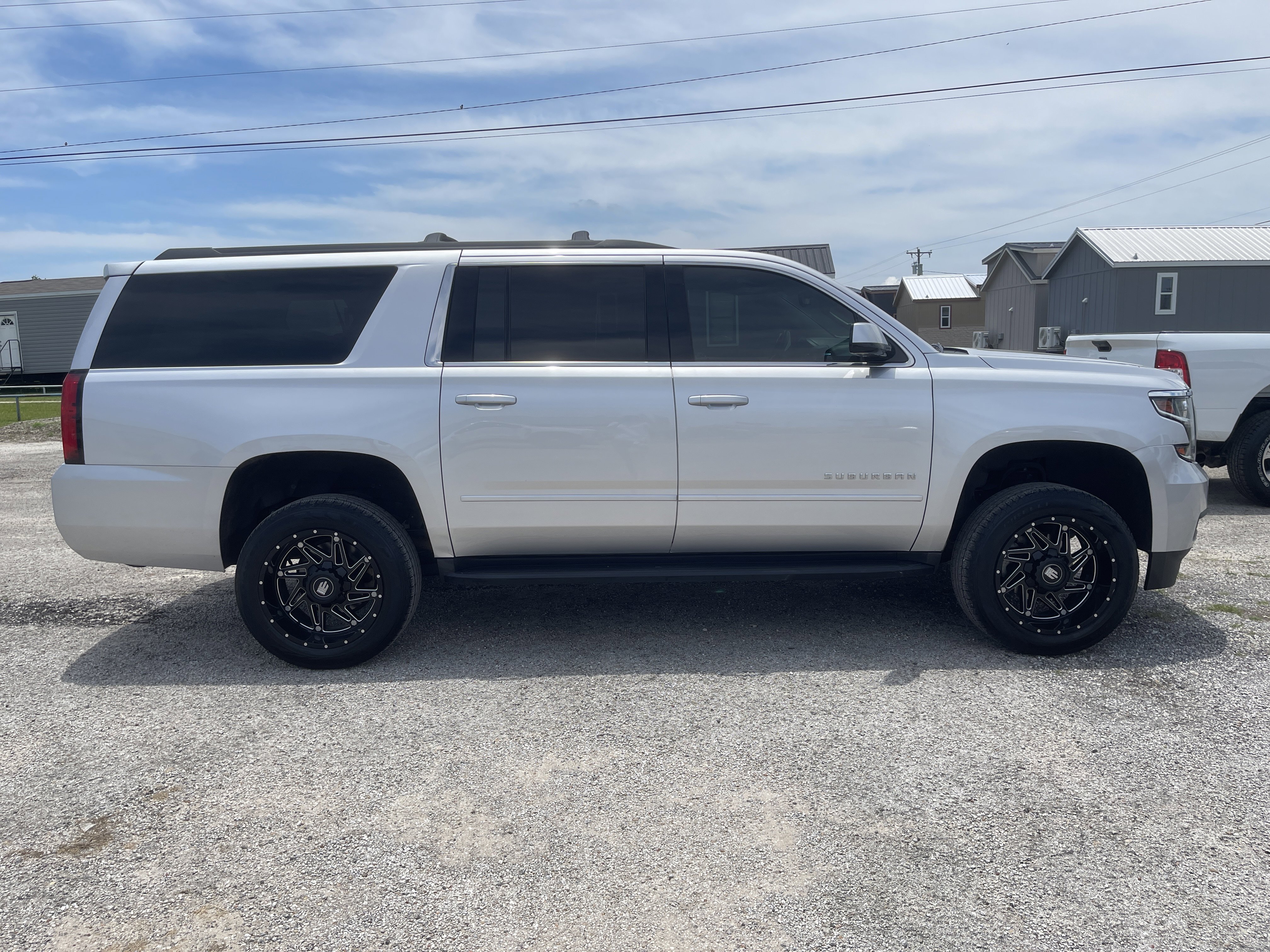 Used 2019 Chevrolet Suburban LS w/ All-Season Package RWD image 3