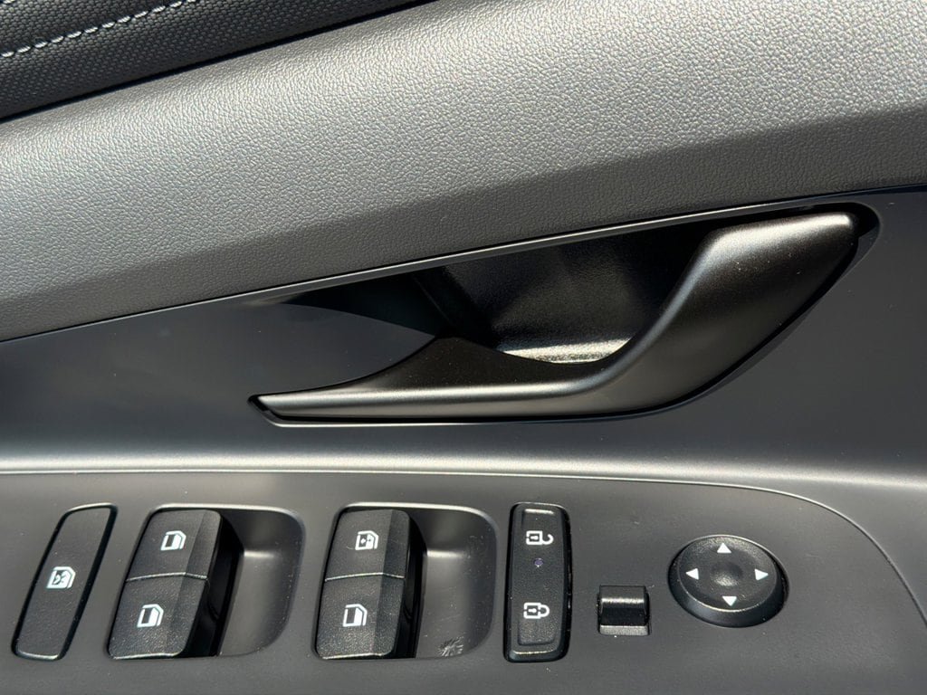 Certified 2025 Hyundai Elantra SEL FWD image 17