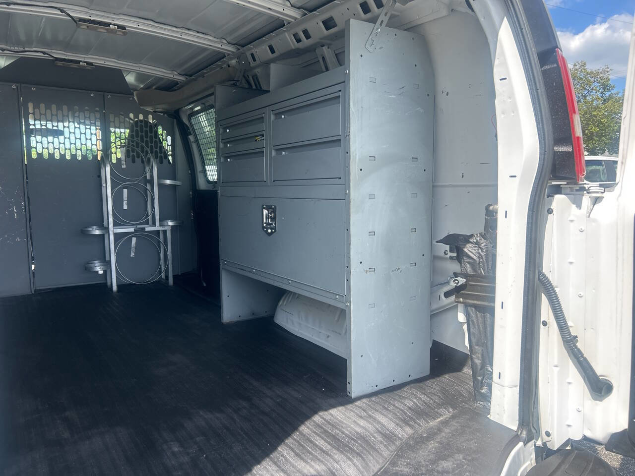 Used 2017 Chevrolet Express 2500 RWD image 25
