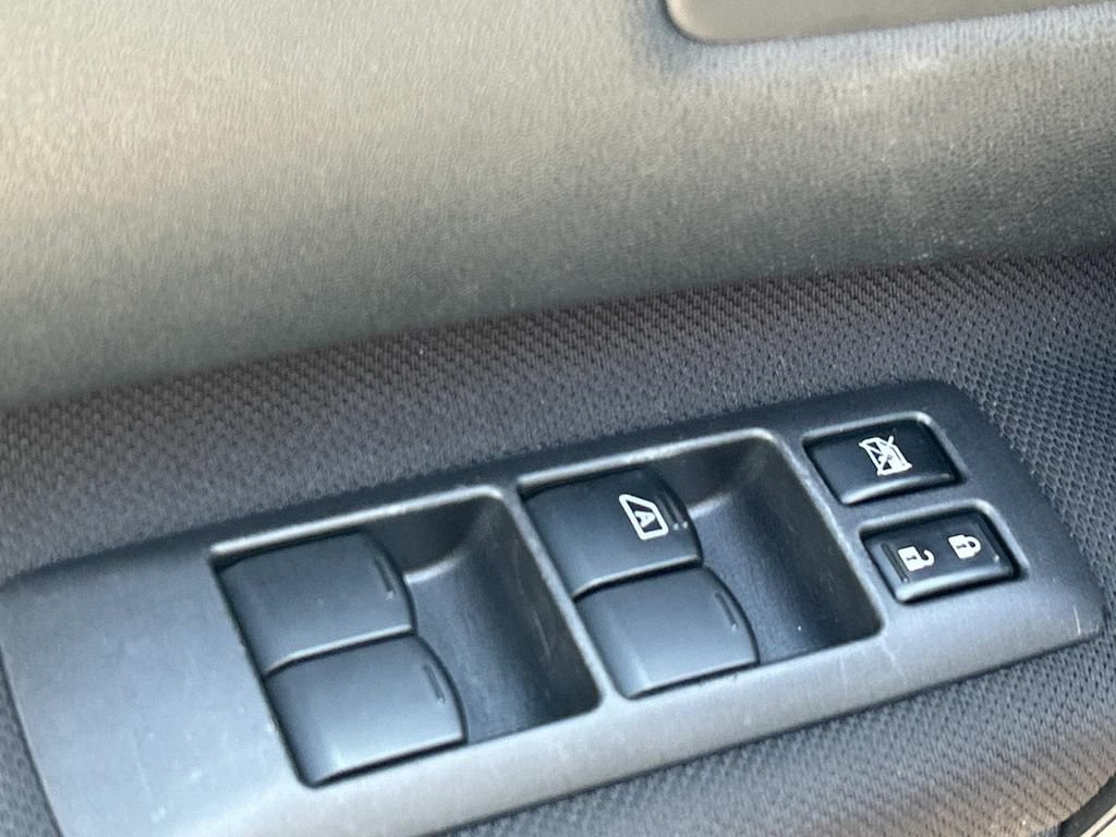 Used 2012 Nissan Rogue SV FWD image 18