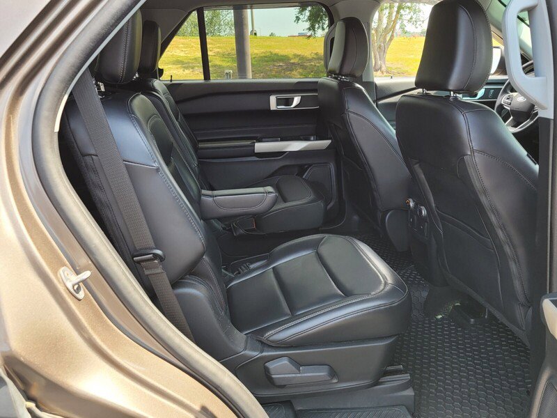 Used 2021 Ford Explorer XLT w/ Equipment Group 202A image 15