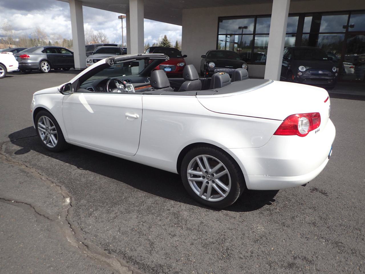 Used 2009 Volkswagen Eos Lux FWD image 11
